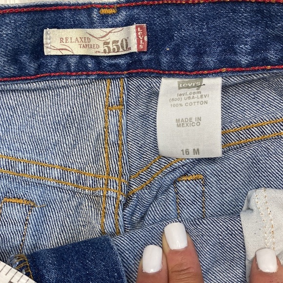 Levi's Women's 550 High Rise Relaxed Tapered Jeans - Picture 7 of 9